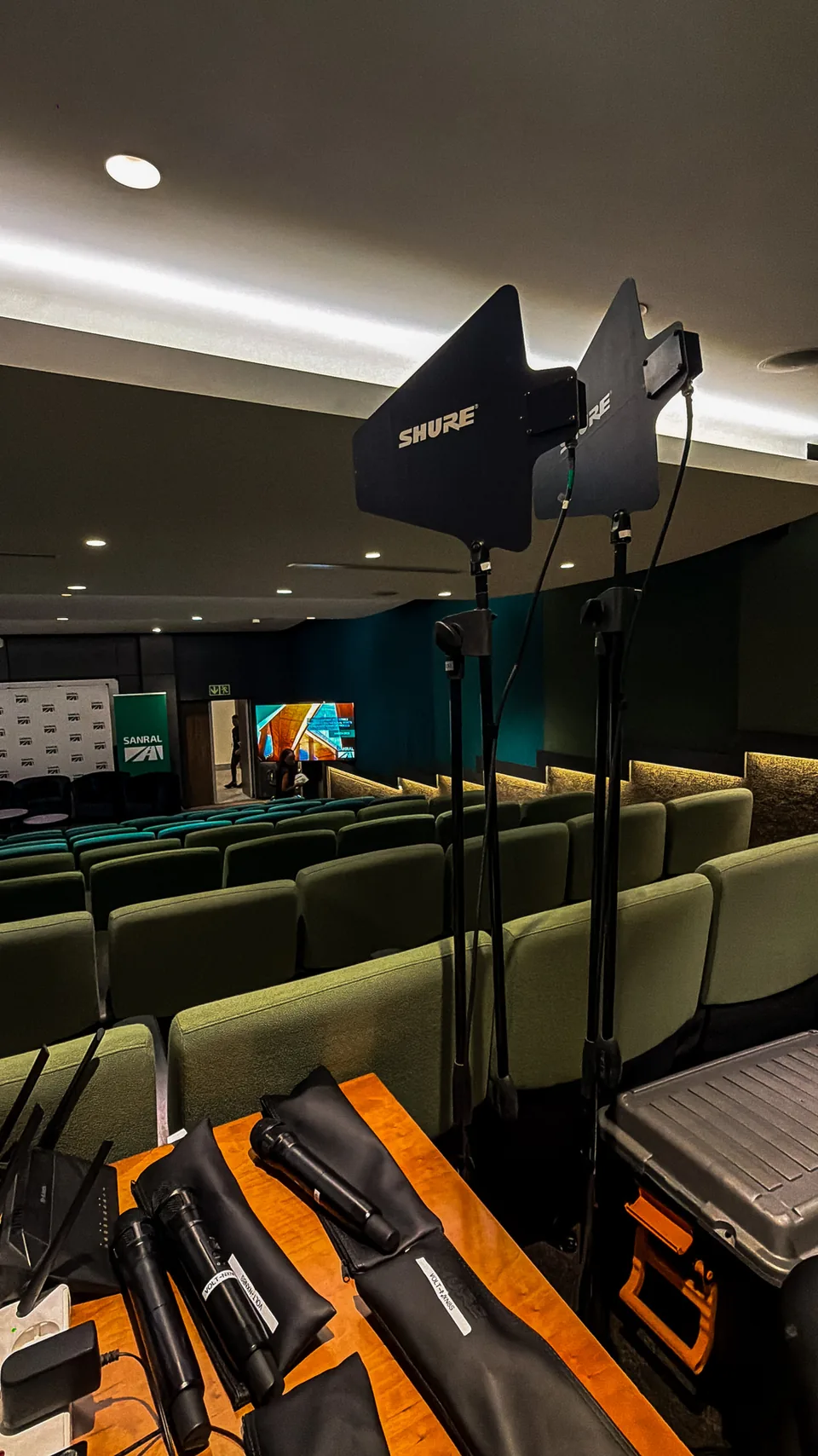 Wireless handheld microphones and antenna at a conference venue